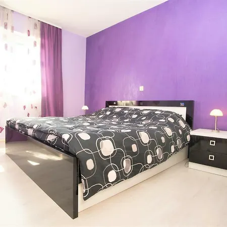 Diamond Apartment Split